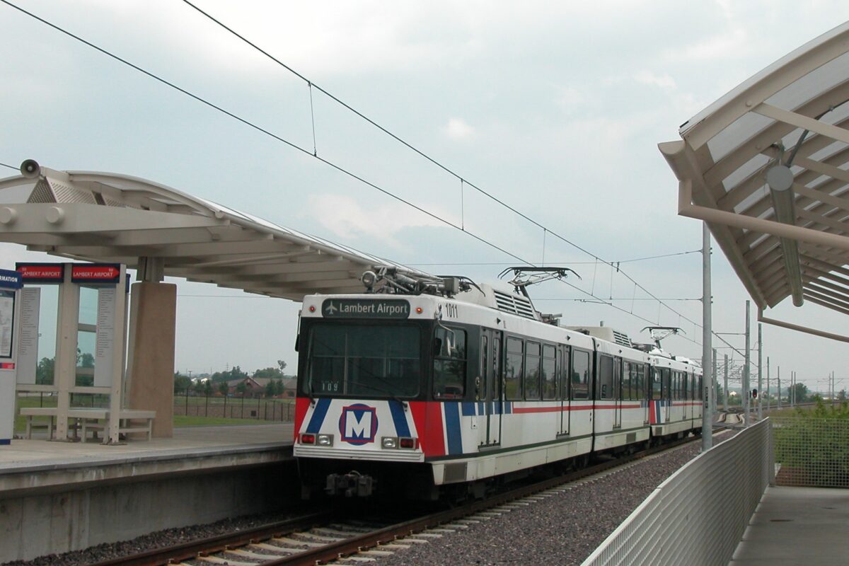 Train at the Shiloh-Scott MetroLink Station
